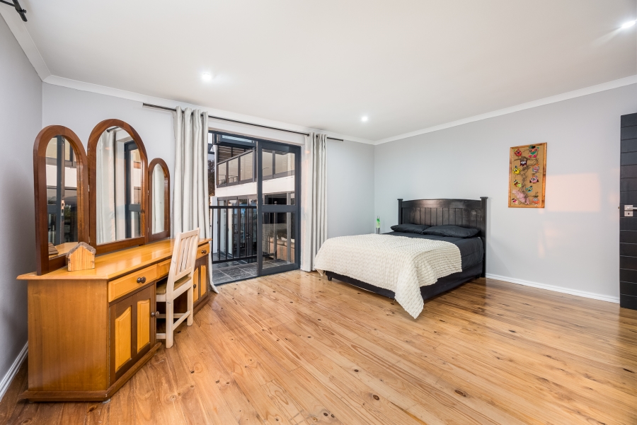 5 Bedroom Property for Sale in Deo Gracia Western Cape